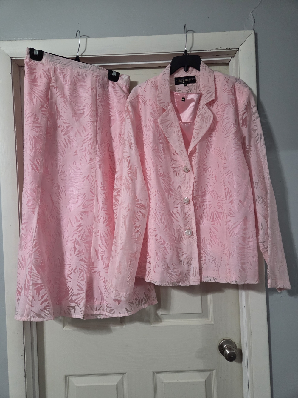 Ella Belle Vintage-Style 3-Piece Pink Tropical Jacquard Skirt Suit Set